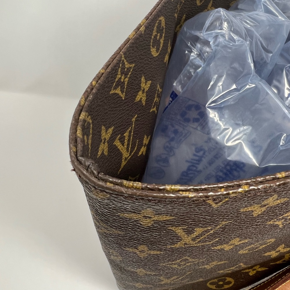LOUIS VUITTON Monogram Canvas Sac
Shopping Tote - Picture 3 of 16